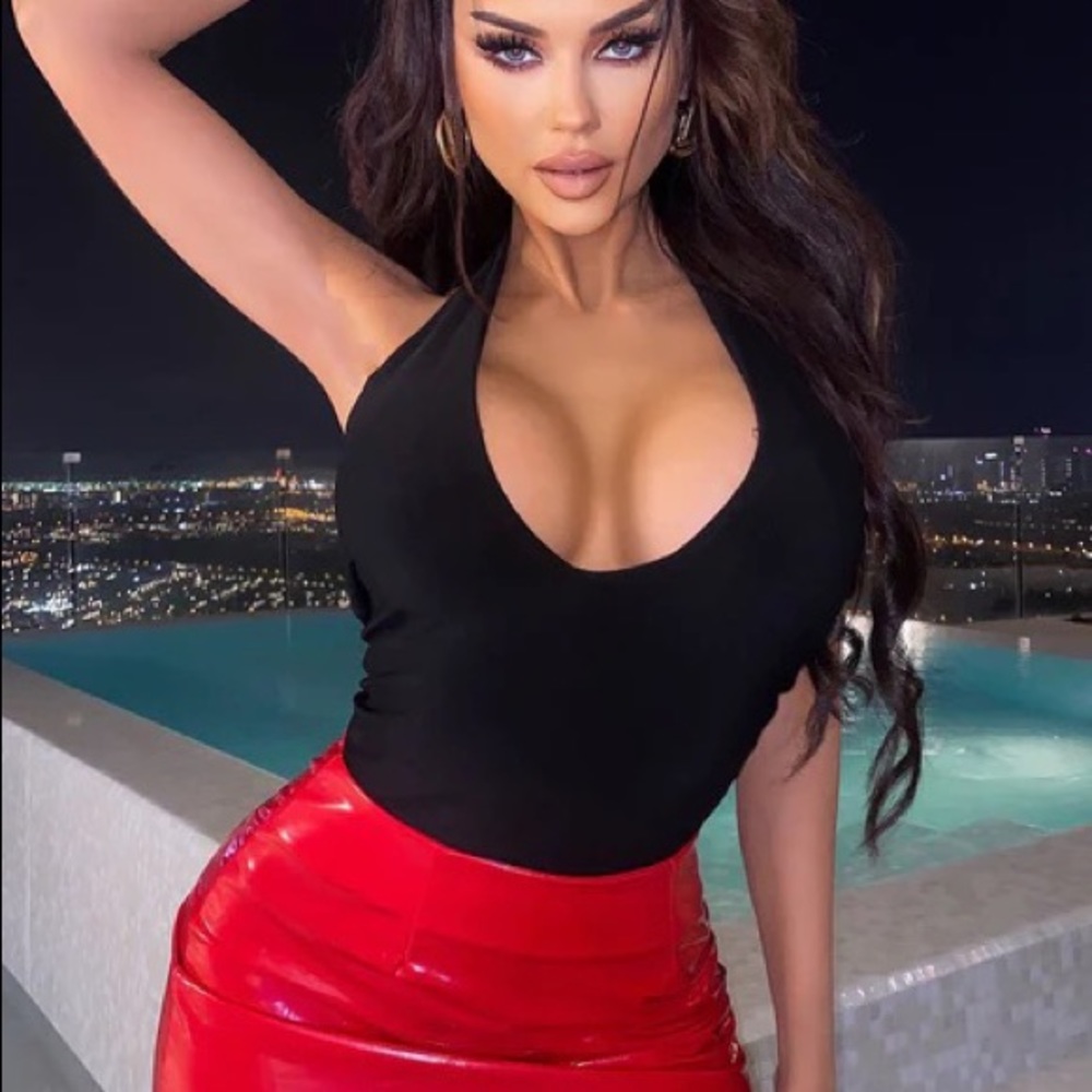 💥Fashion Nova Tokoyo Black Deep Halter Neck Bodysuit💥